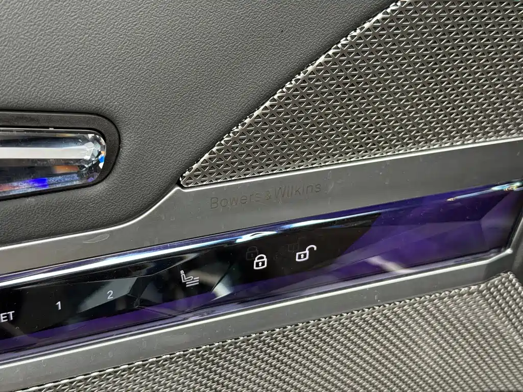 BMW 7 Series — миниатюра 8