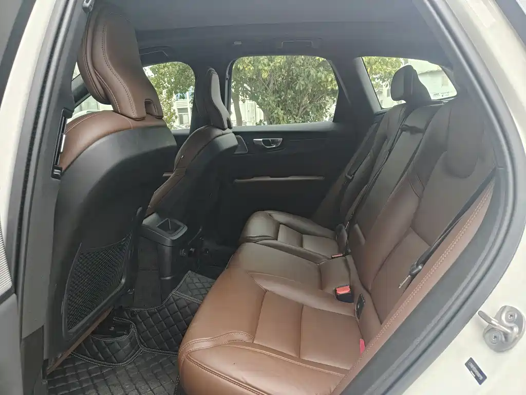 VOLVO XC60 PLUG IN HYBRID