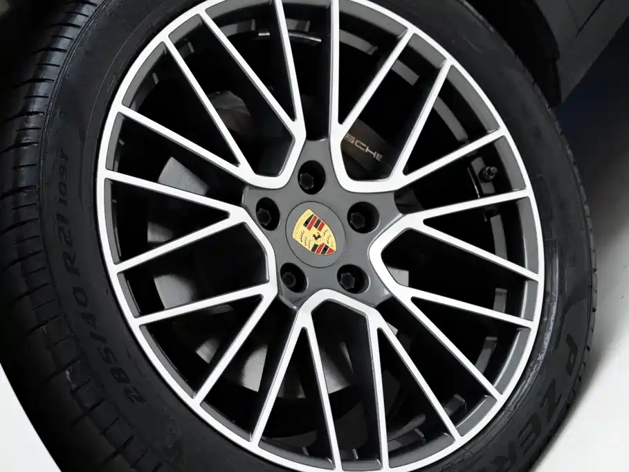 Porsche Cayenne — миниатюра 6