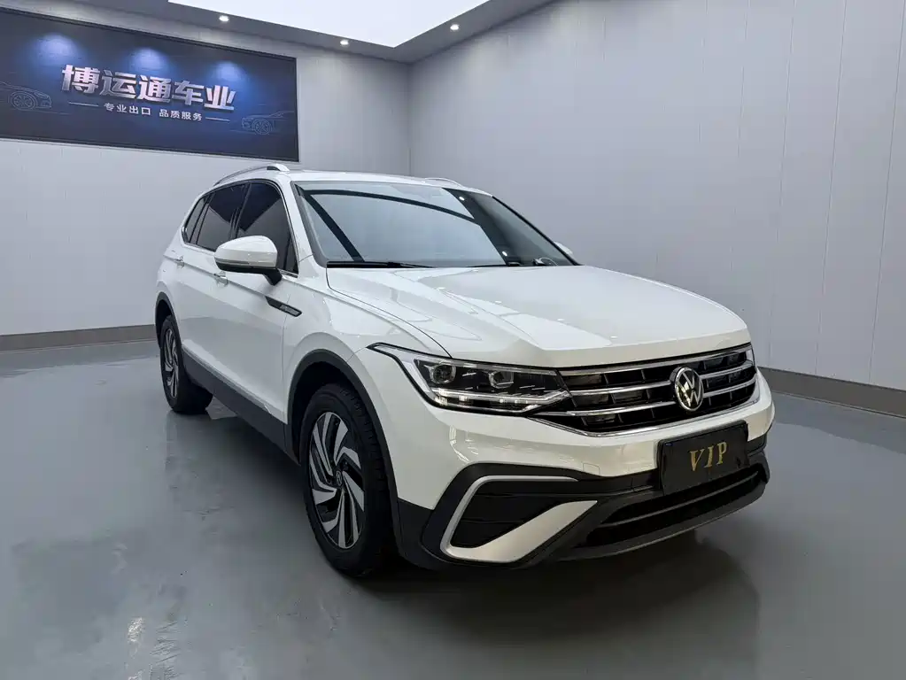 Volkswagen Tiguan L — миниатюра 3