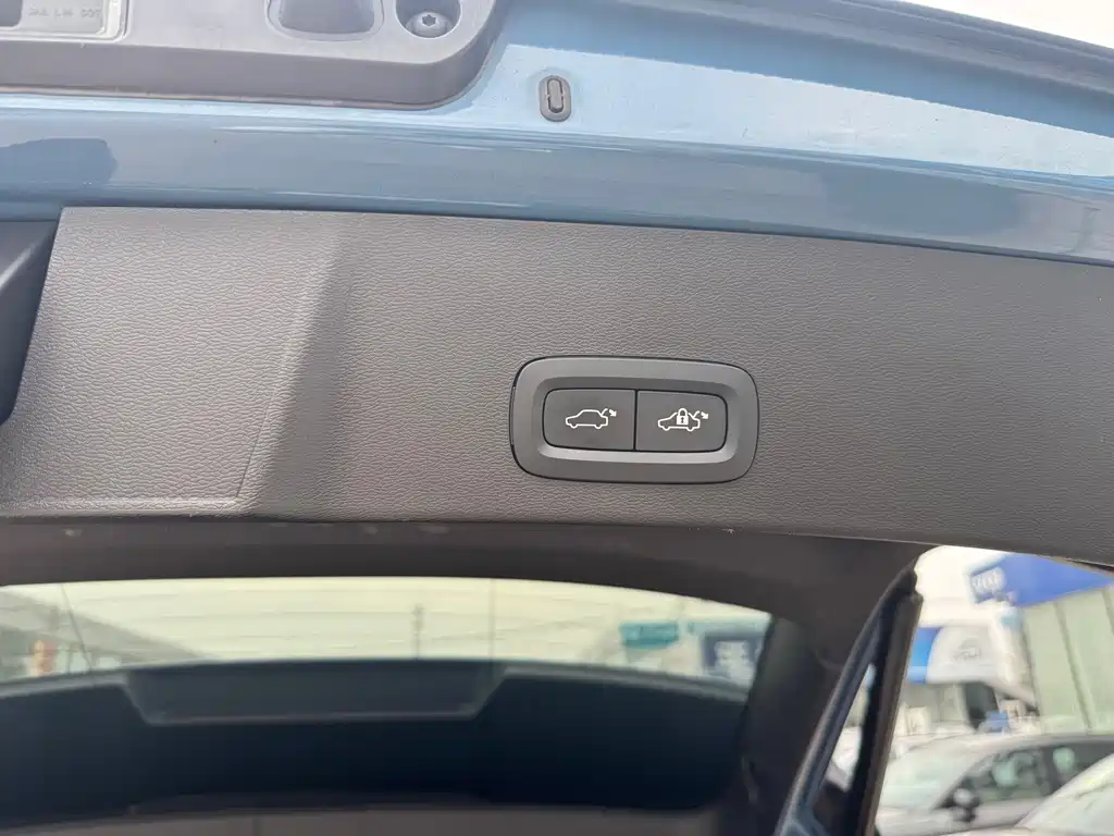 Volvo XC40 — миниатюра 11