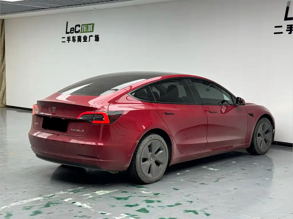 Tesla Model 3 — миниатюра 4