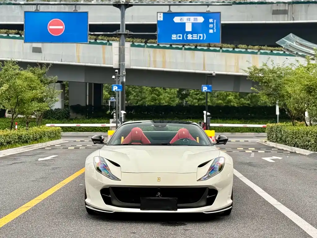 Ferrari 812