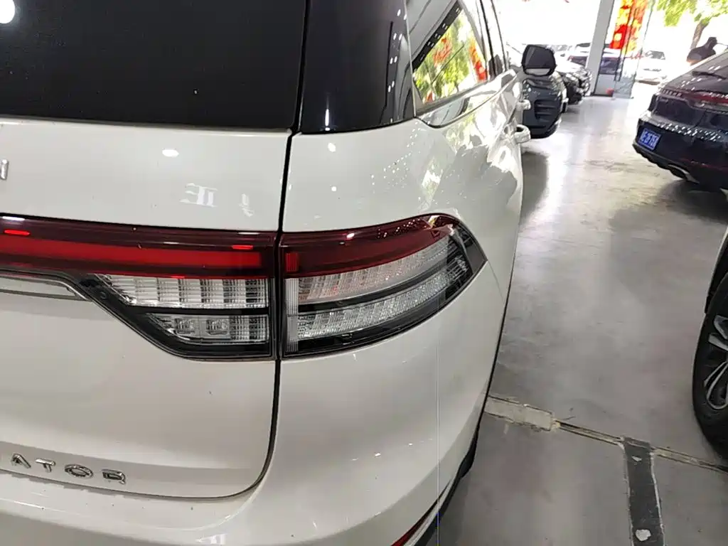 Lincoln Aviator — миниатюра 8
