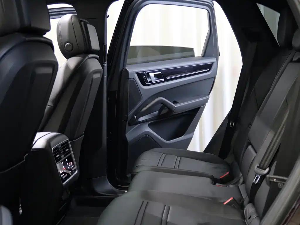 Porsche Cayenne — миниатюра 15