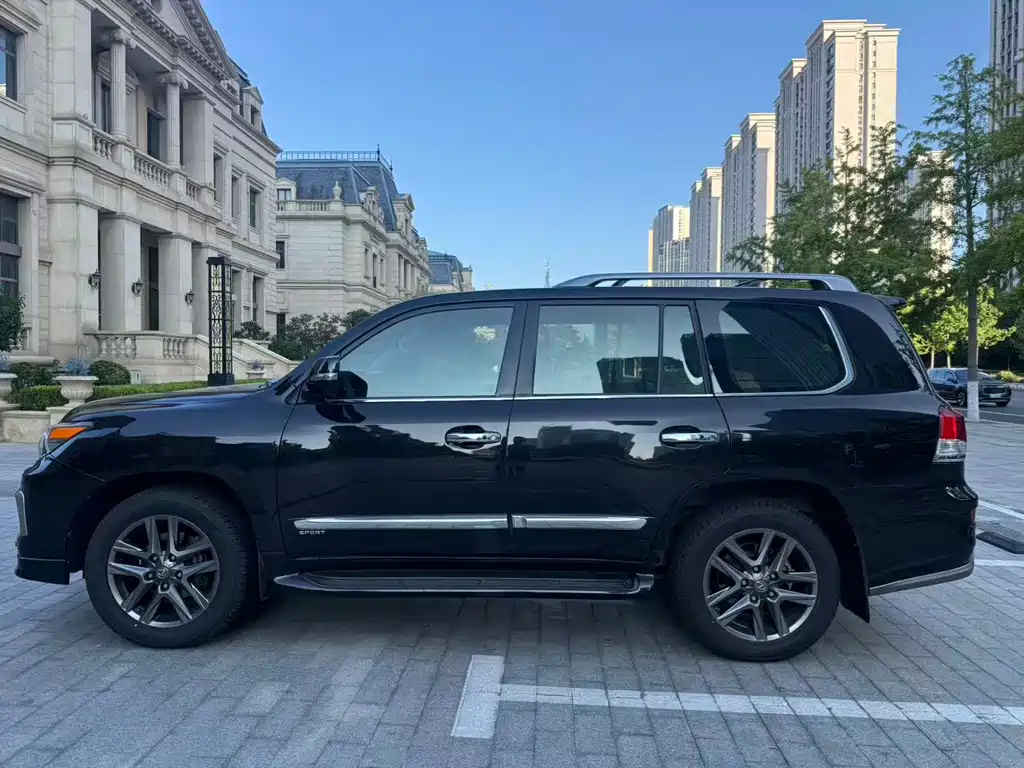 Lexus LX — миниатюра 4
