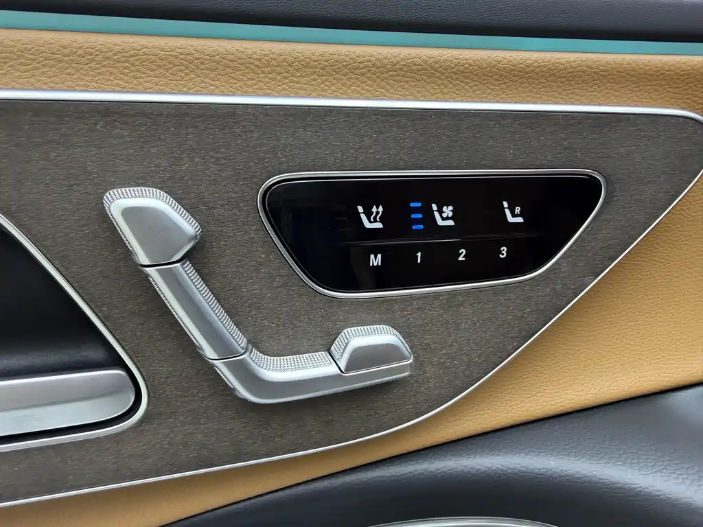 Mercedes-Benz E-Class — миниатюра 17