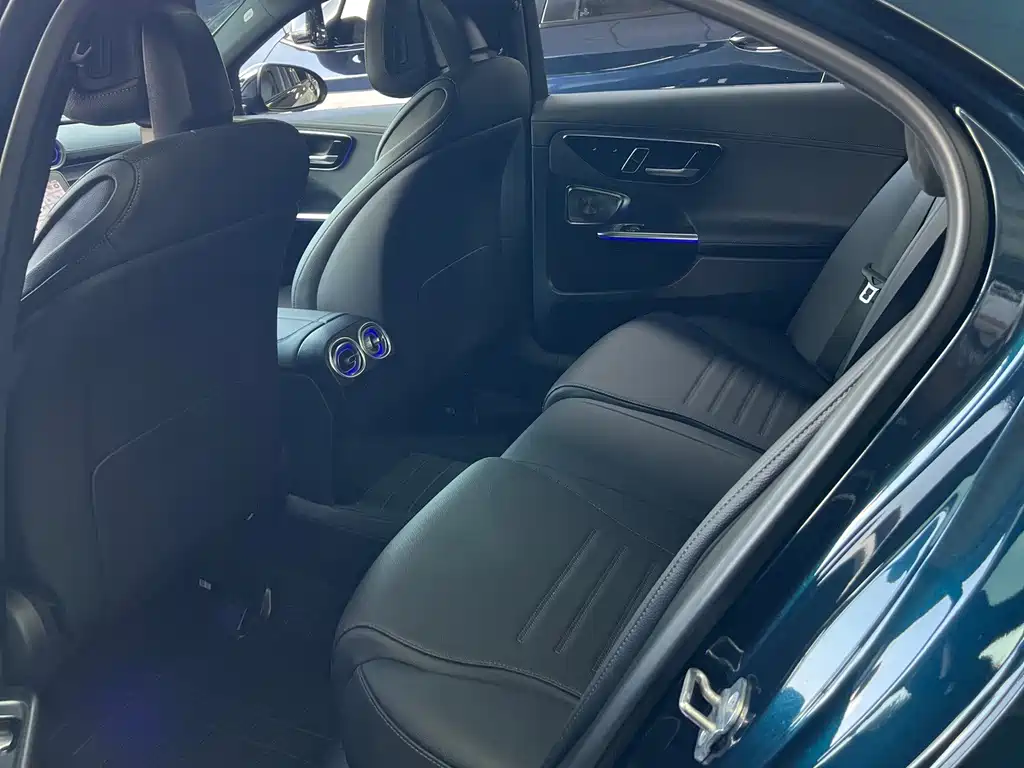 Mercedes-Benz C-Class — миниатюра 6