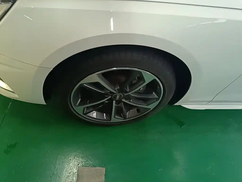 Audi A4L — миниатюра 23
