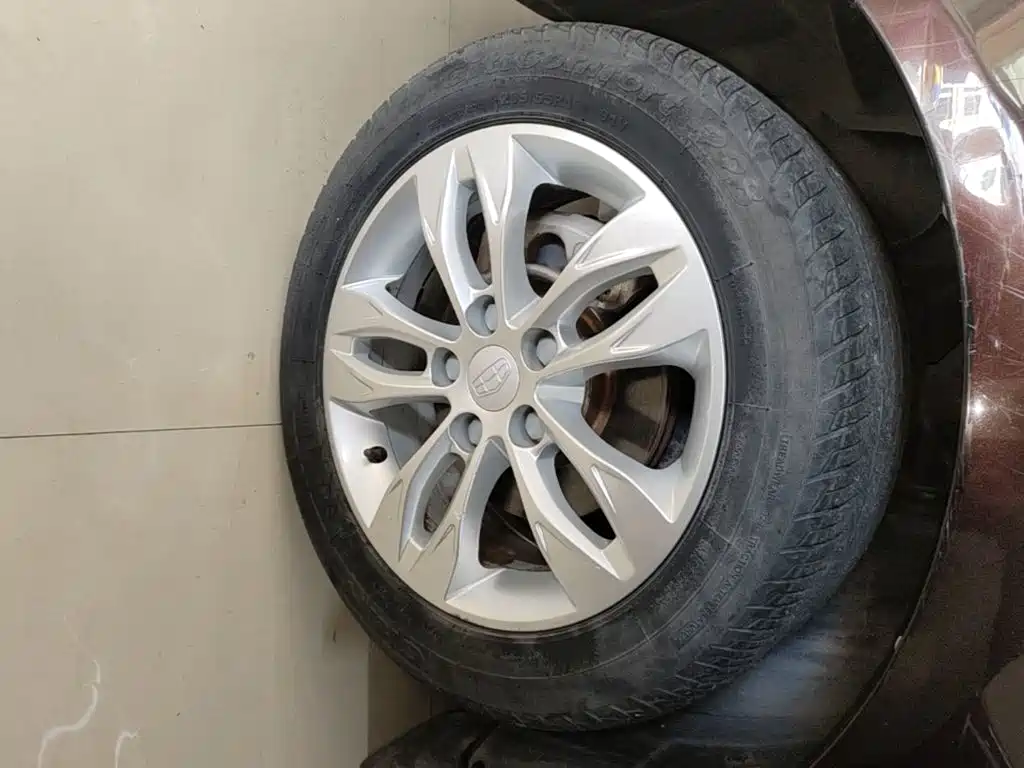 Geely Emgrand — миниатюра 23