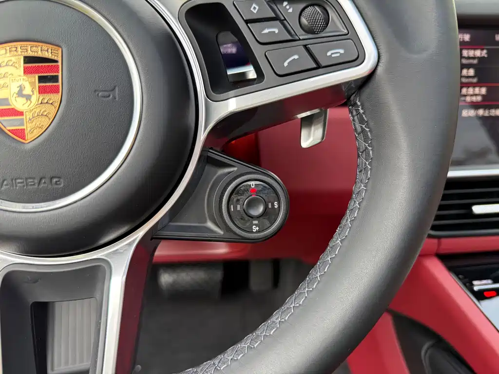 Porsche Cayenne — миниатюра 17
