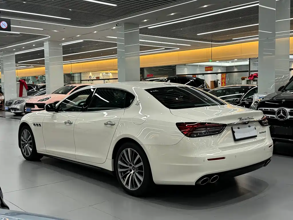 Maserati Quattroporte — миниатюра 4