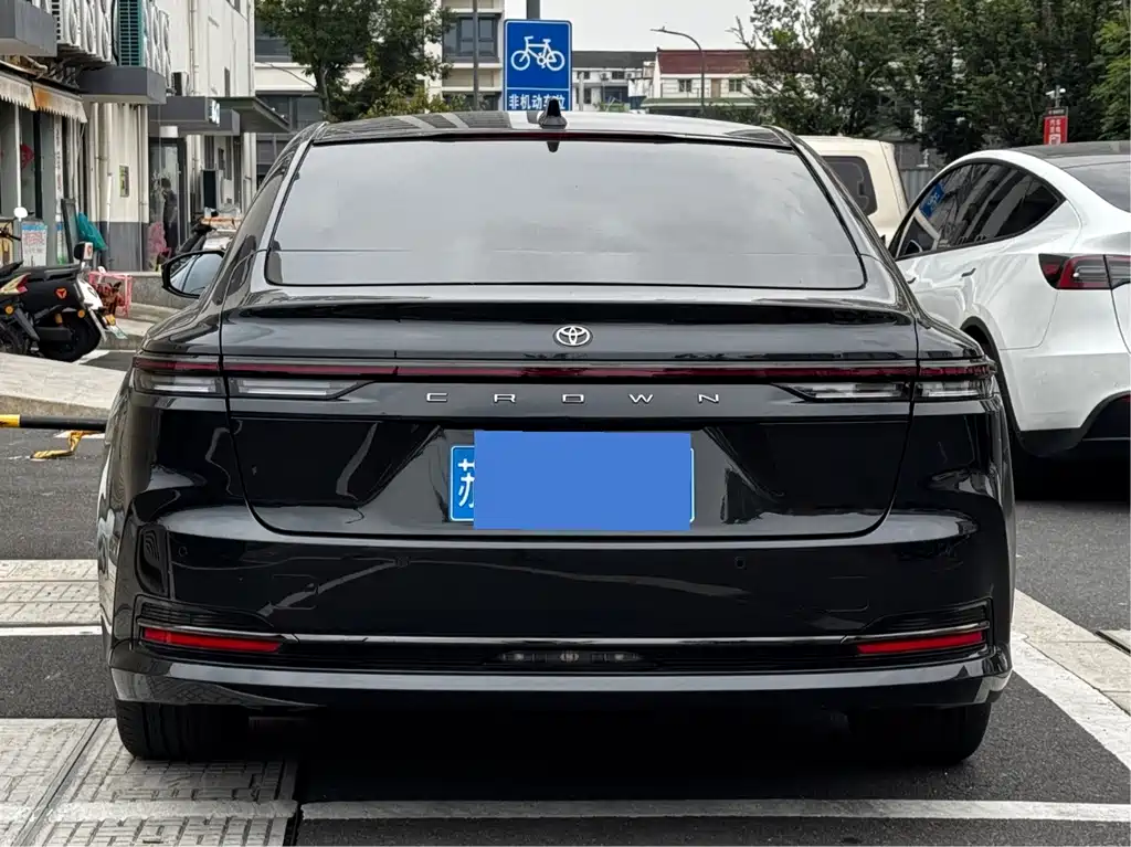 Toyota Crown (Import) — миниатюра 15