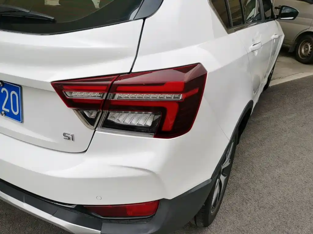 Geely Vision S1 — миниатюра 8