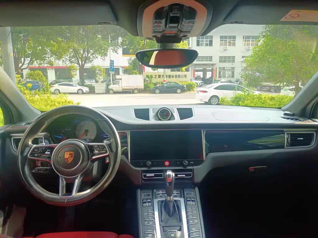 Porsche Macan — миниатюра 12