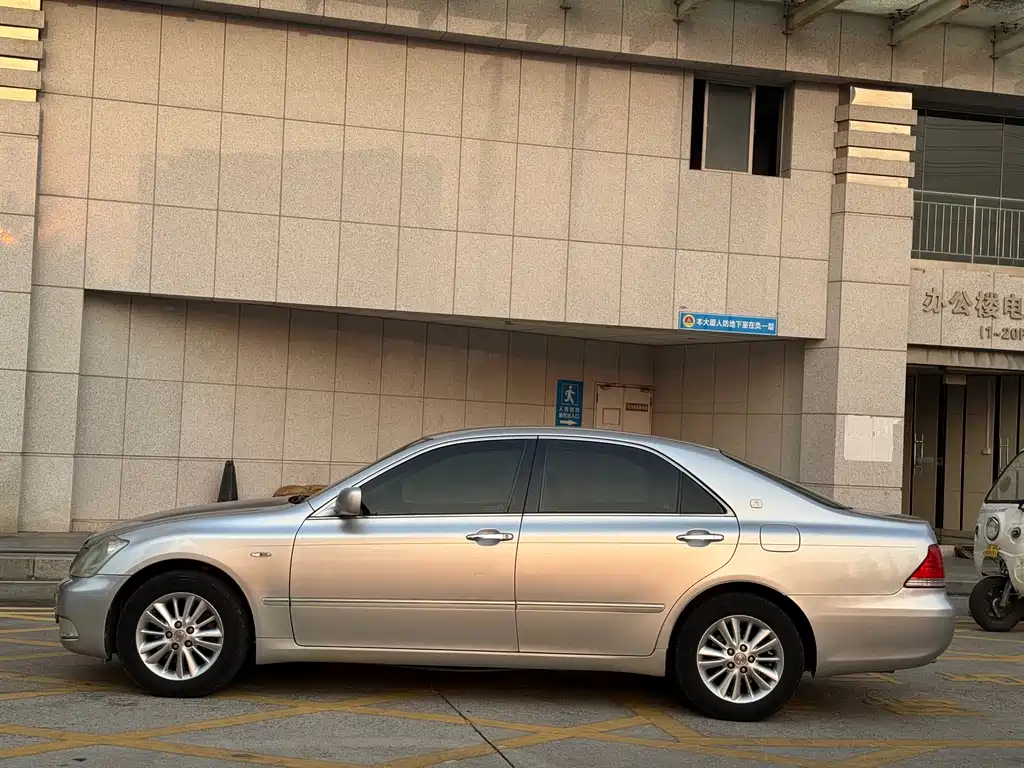 Toyota Crown 2005 3.0L Royal Saloon