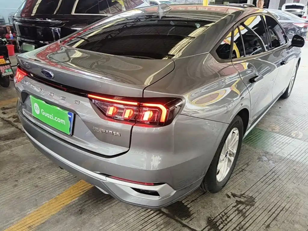 Ford Mondeo — миниатюра 7