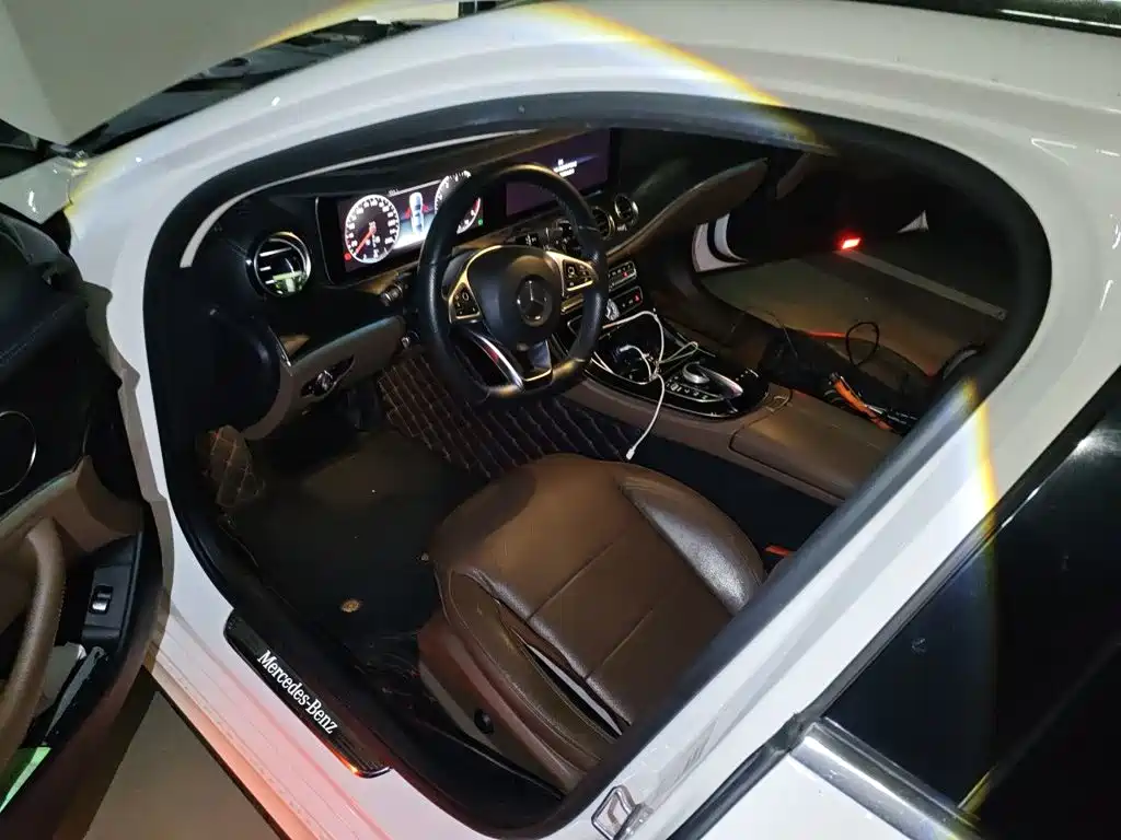 Mercedes-Benz E-Class — миниатюра 17