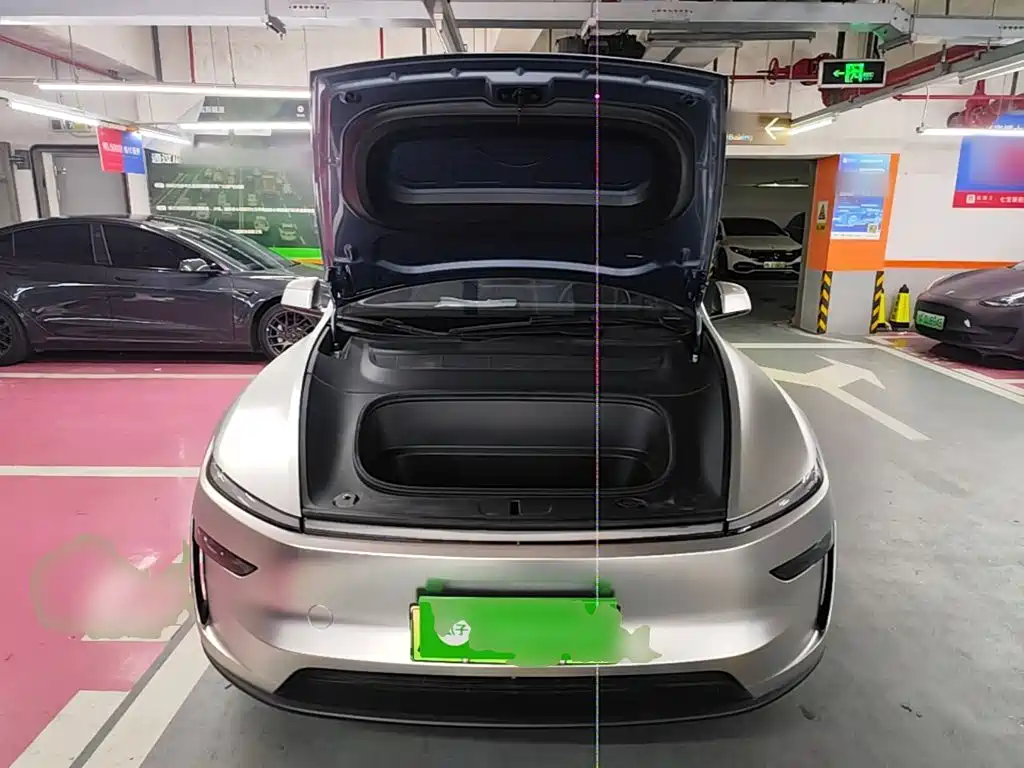 Tesla Model Y — миниатюра 20