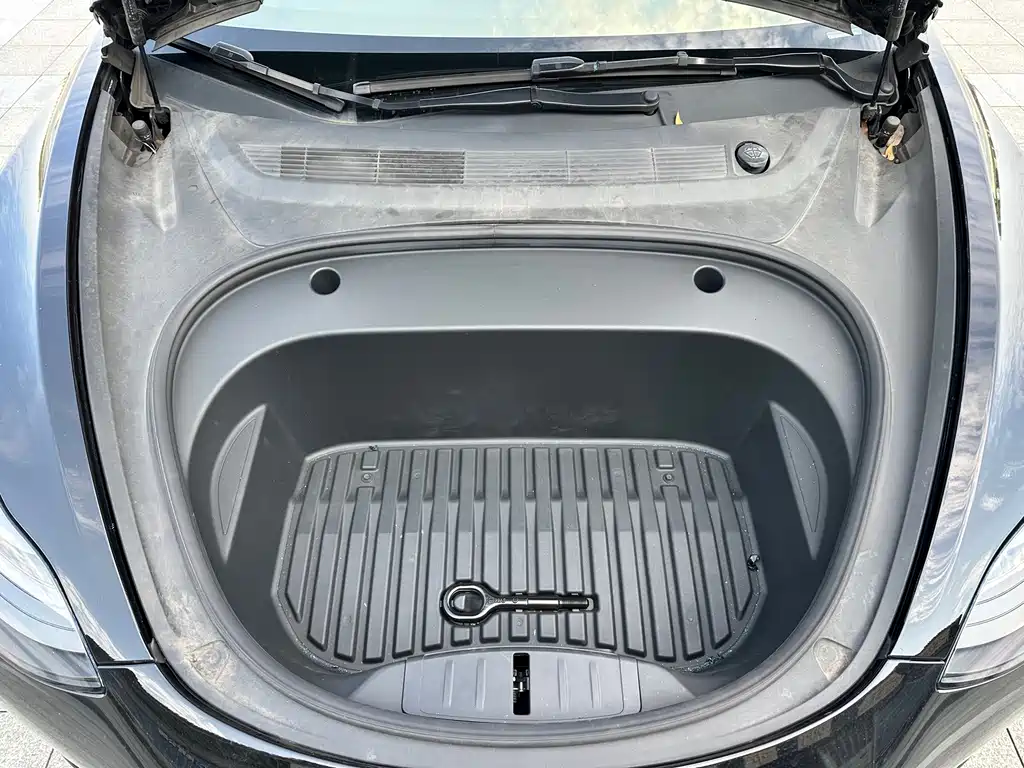 Tesla Model 3 — миниатюра 28