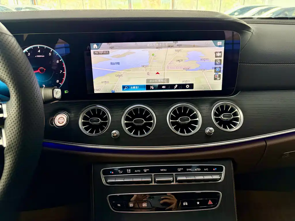 MERCEDES-BENZ E CLASS