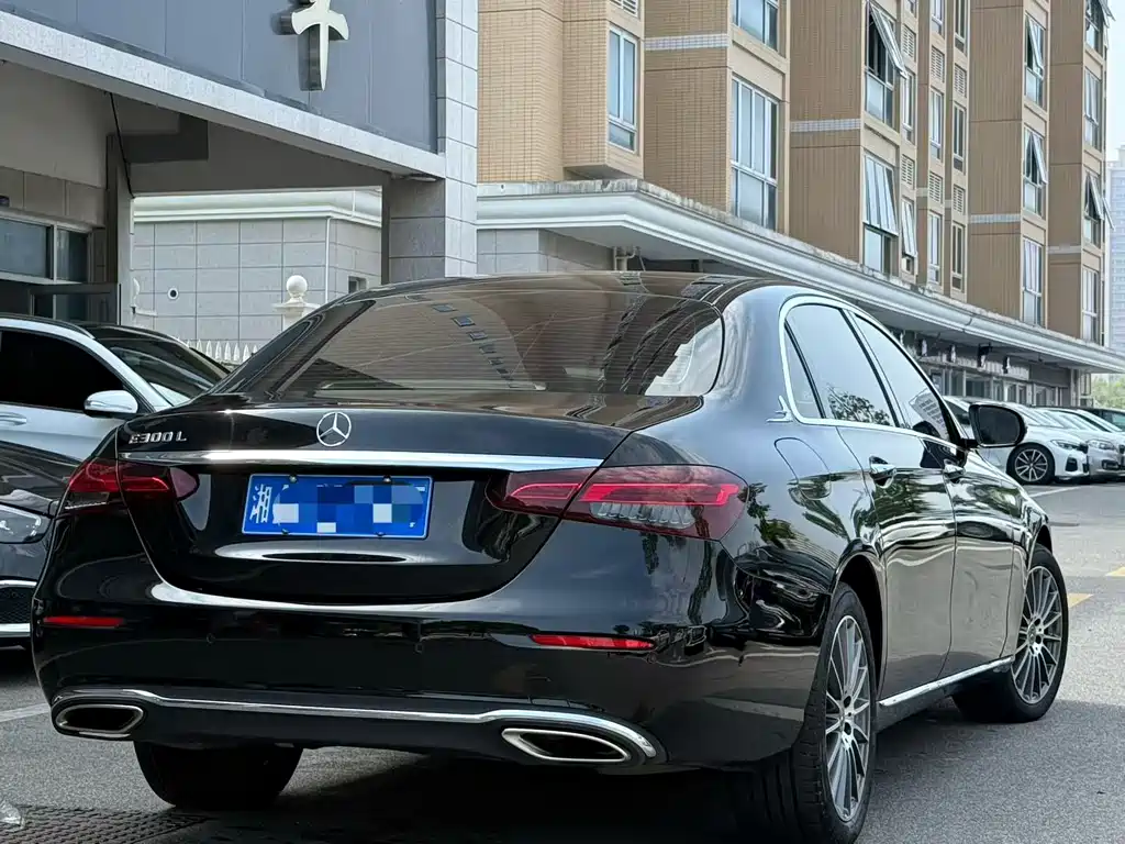 Mercedes-Benz E-Class — миниатюра 9