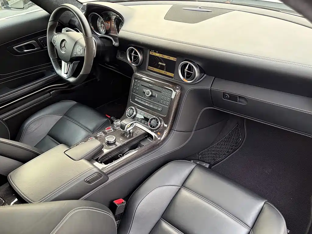 Mercedes-Benz SLS AMG — миниатюра 11