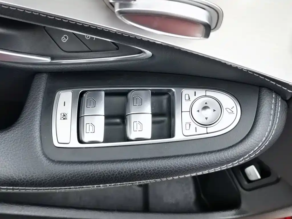 Mercedes-Benz C-Class — миниатюра 9