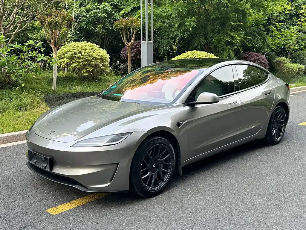 Tesla Model 3 2024