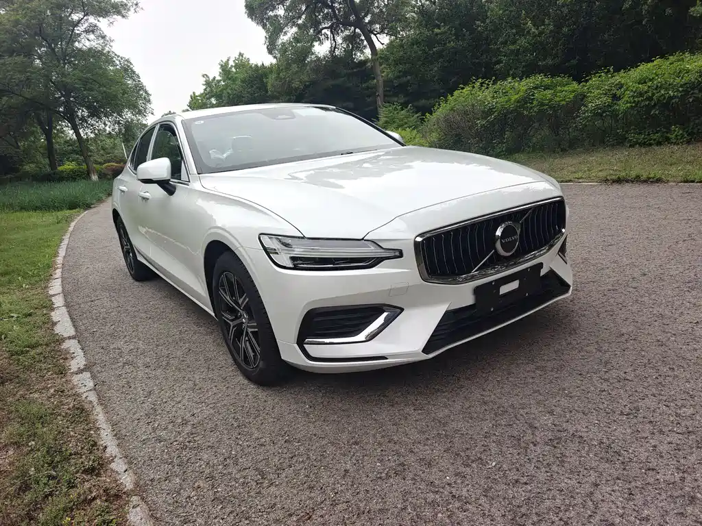 Volvo S60 2025 B4 Luxury