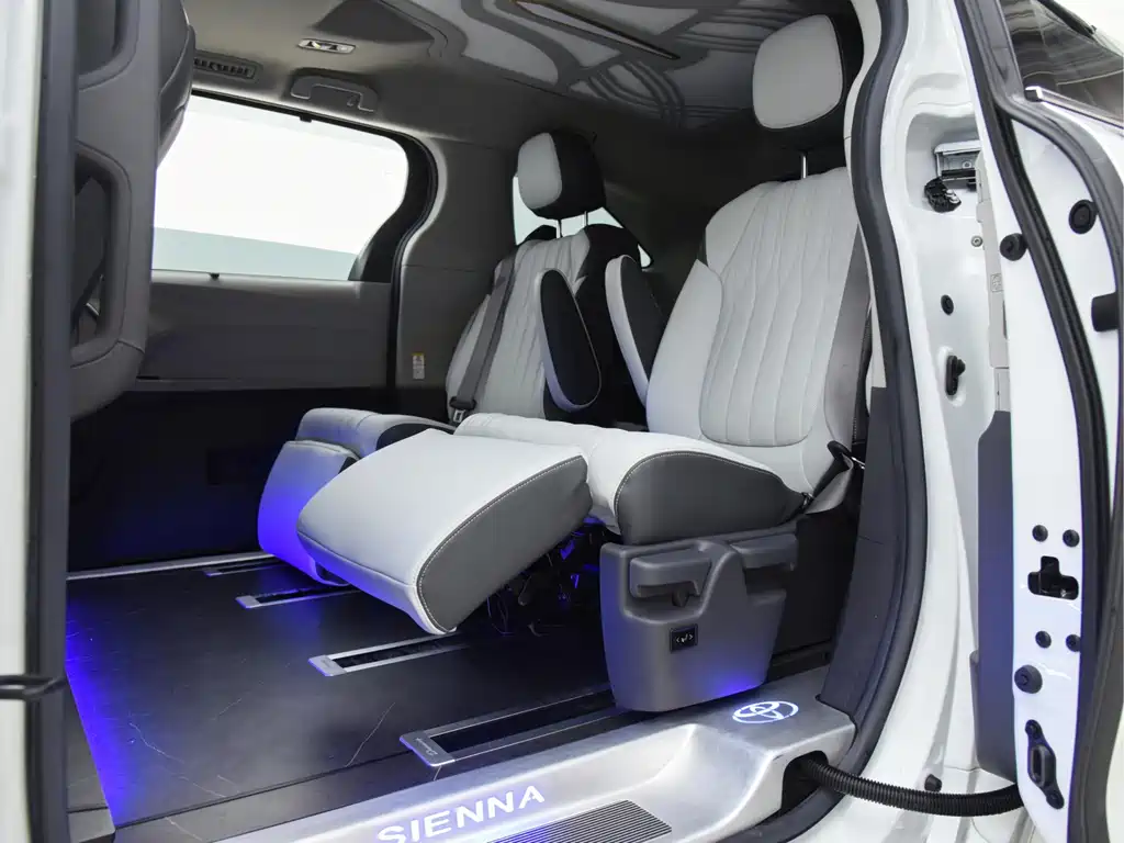Toyota Sienna — миниатюра 5