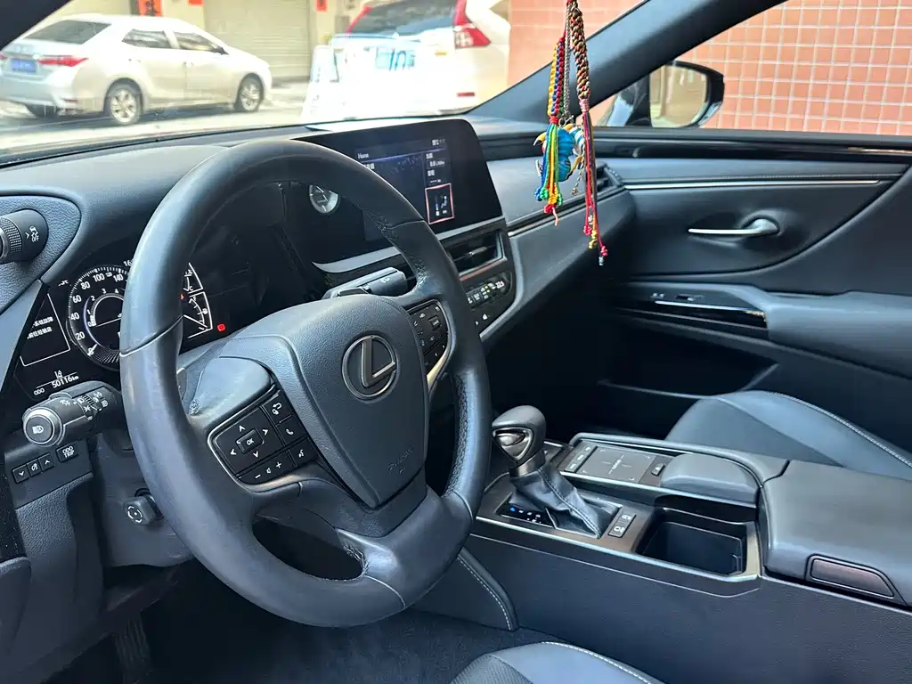 Lexus ES — миниатюра 8
