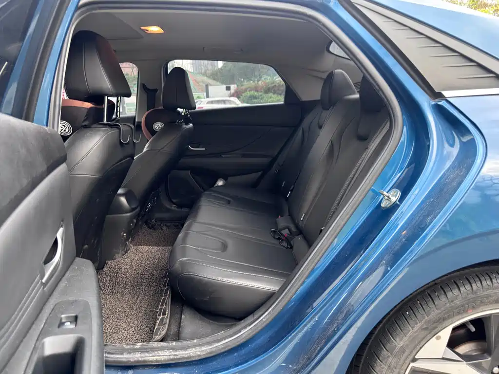 Hyundai Elantra — миниатюра 8