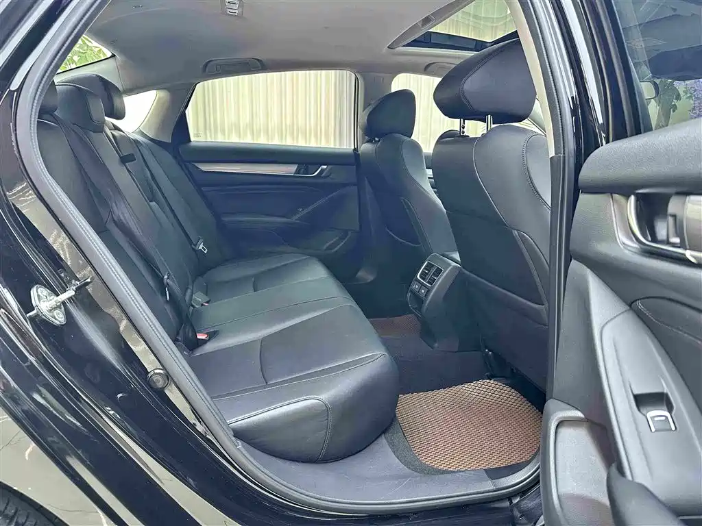 Honda Accord — миниатюра 13