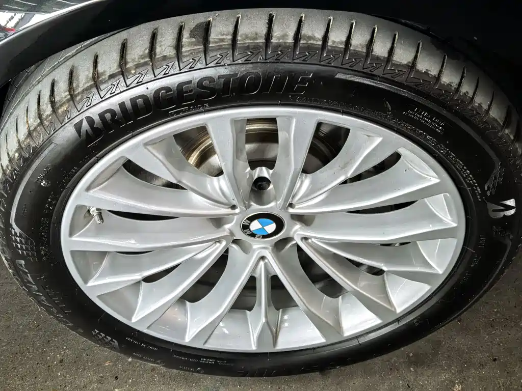 BMW 5 Series New Energy — миниатюра 17