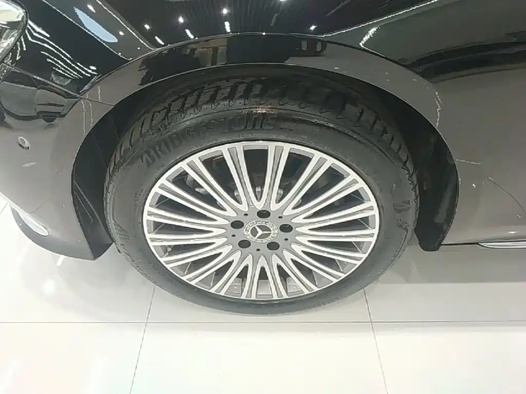 Mercedes-Benz E-Class — миниатюра 23