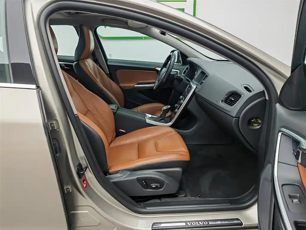 Volvo S60 (Import) — миниатюра 23