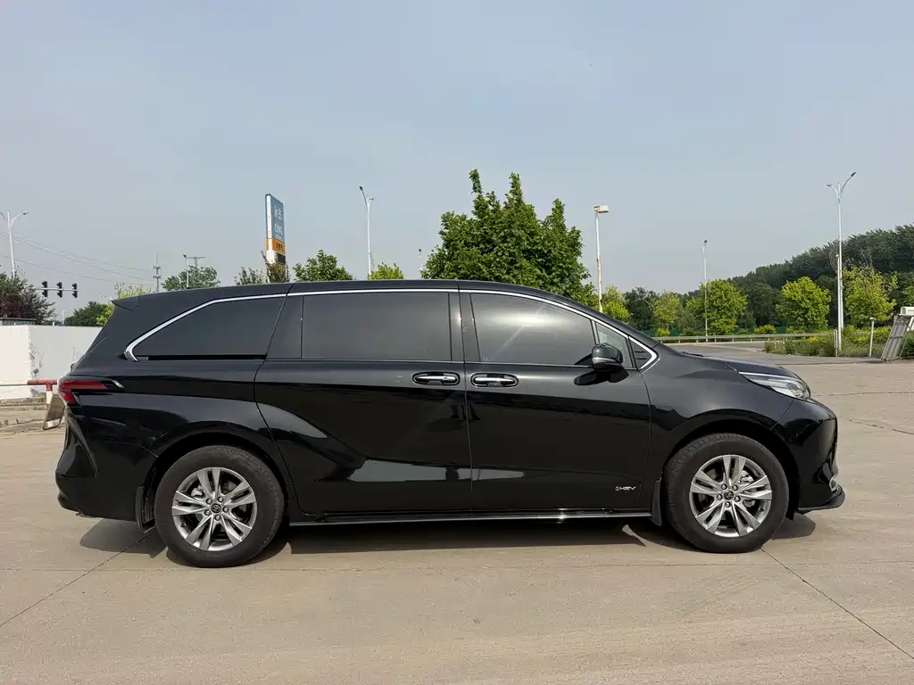 Toyota Sienna 2024 2.5L Luxury