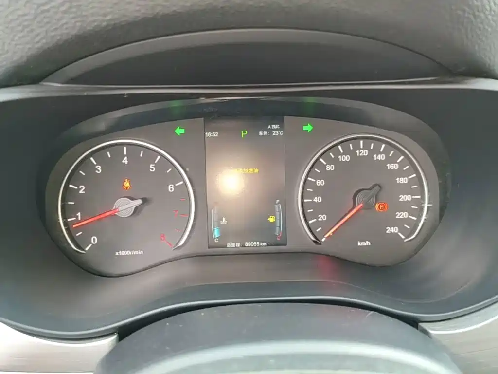 BYD MAX — миниатюра 12