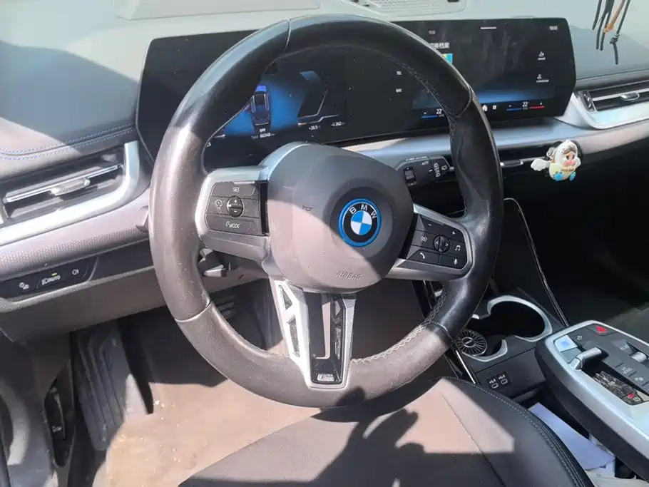 BMW iX1 — миниатюра 15