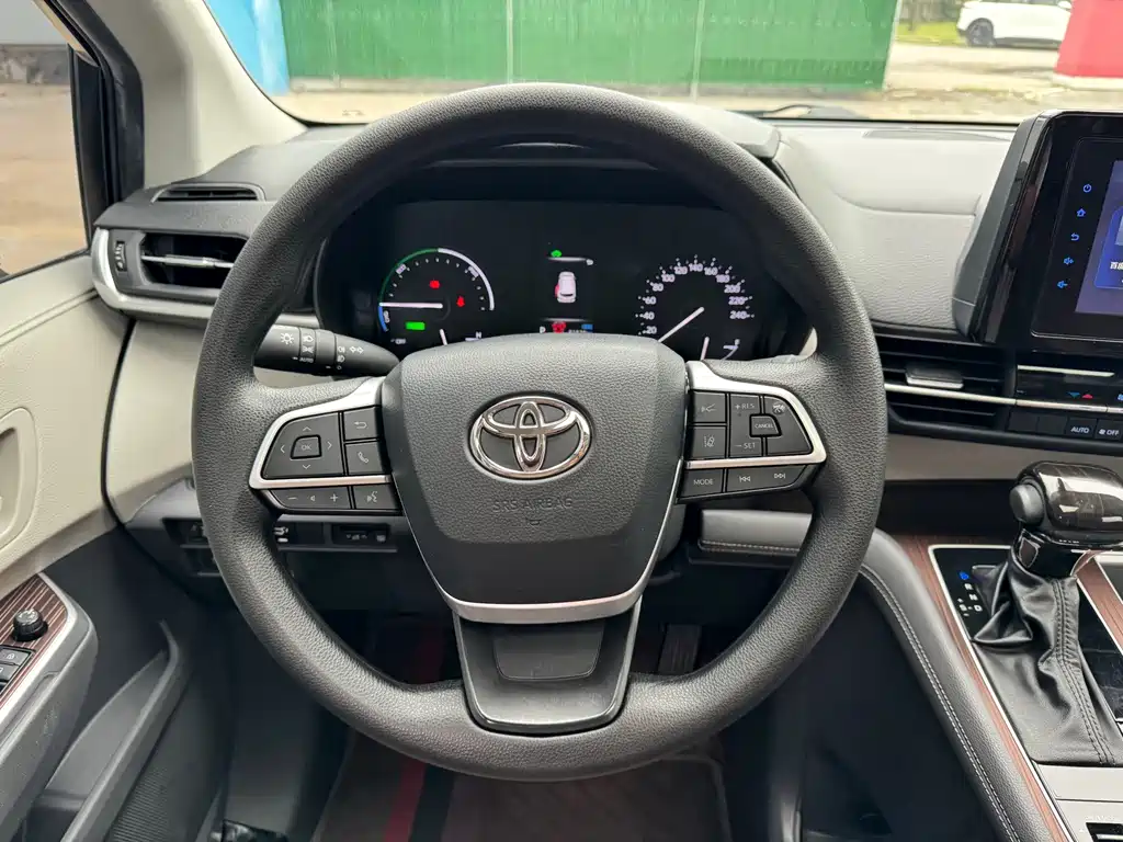 Toyota Sienna — миниатюра 5