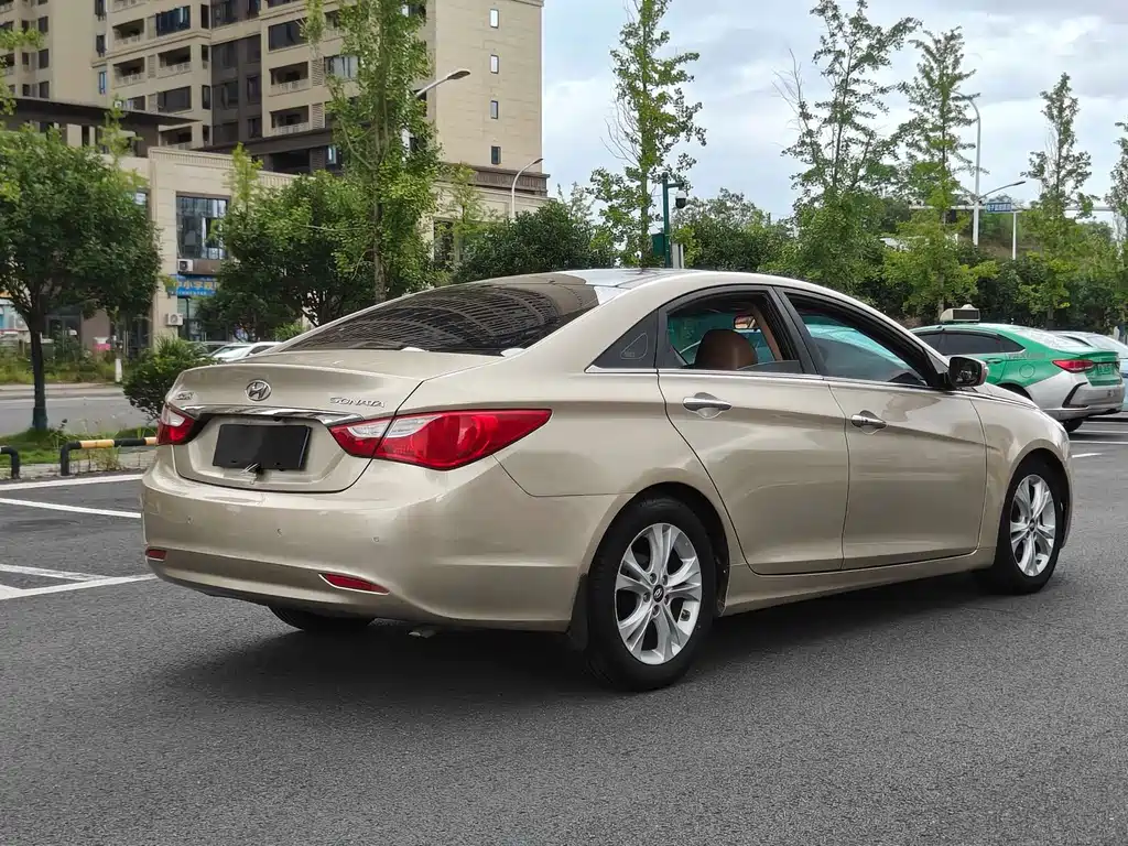 Hyundai Sonata — миниатюра 7