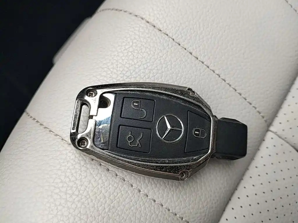 Mercedes-Benz E-Class — миниатюра 9