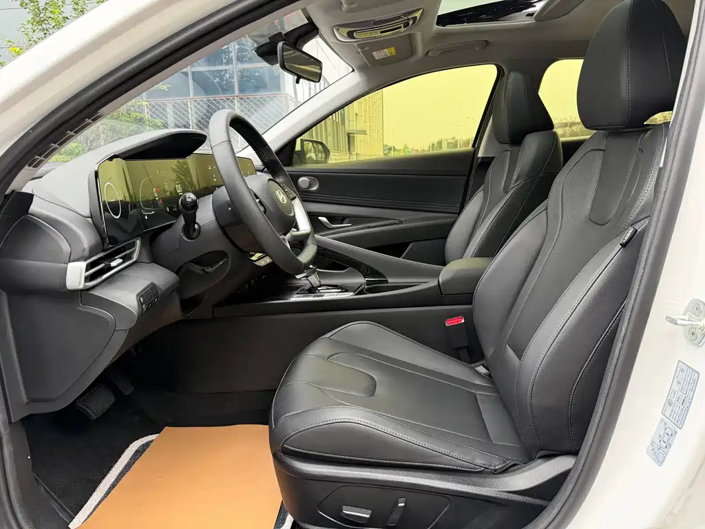 Hyundai Elantra — миниатюра 4