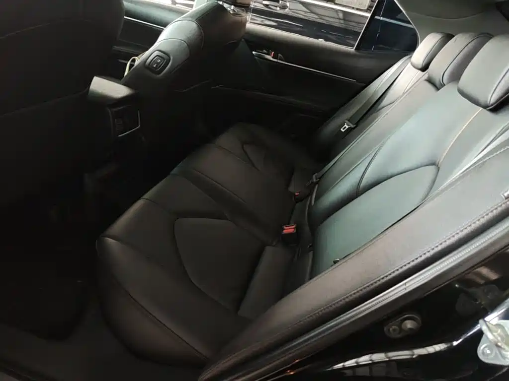Toyota Camry — миниатюра 17