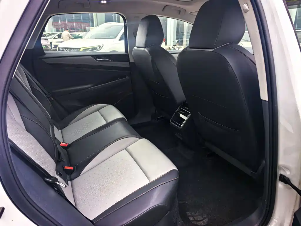 VOLKSWAGEN ID.7 VIZZION