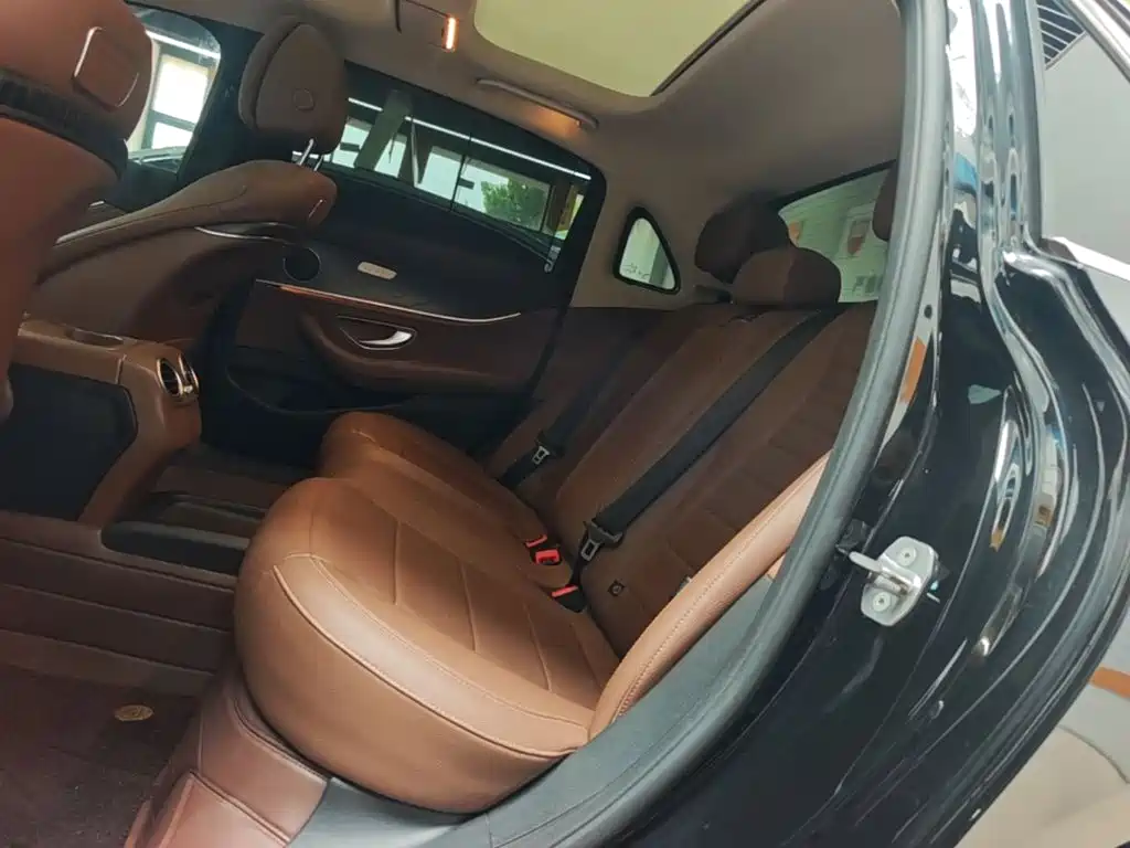 Mercedes-Benz E-Class — миниатюра 17