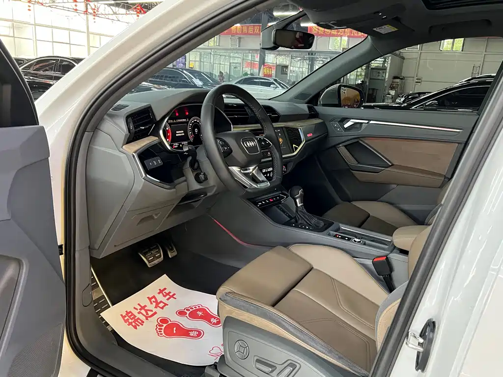 Audi Q3 2024 40 TFSI Fashion