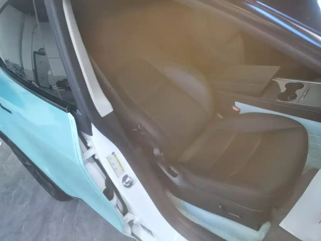 Tesla Model Y — миниатюра 25