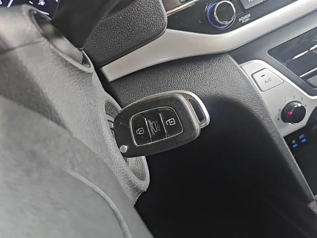 Hyundai Elantra — миниатюра 9